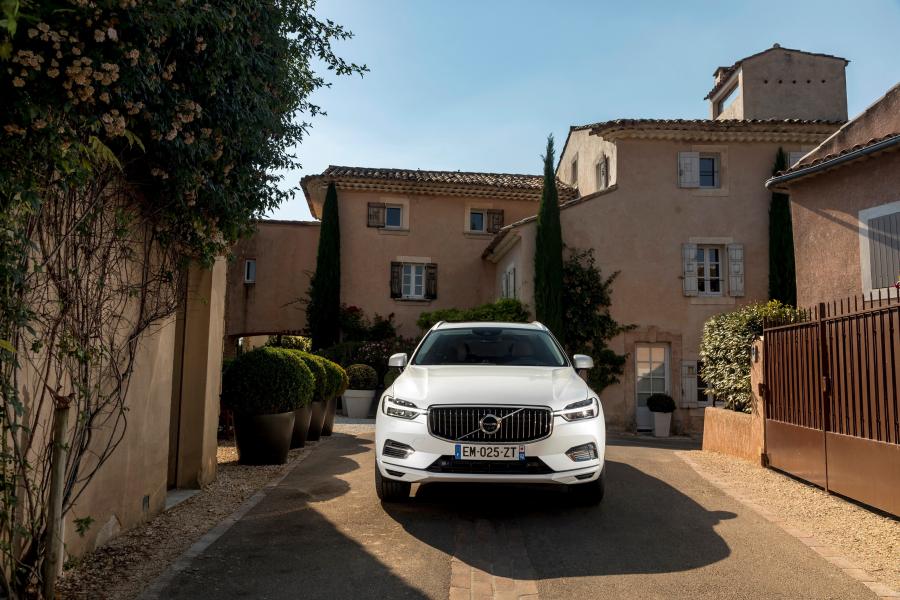  Volvo XC60 T8 Inscription 2017 года  (WW) (фото 6 из 40)